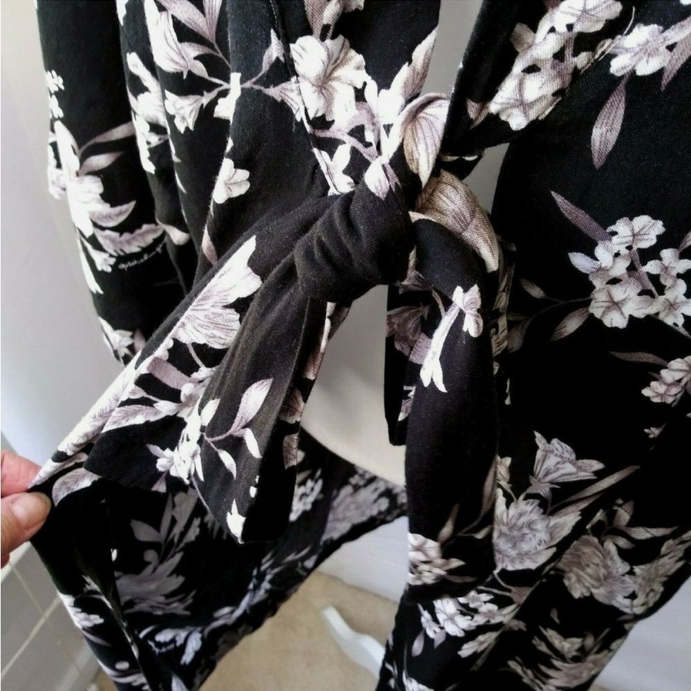 Spiritual Gangster Maya Black Floral Tie Front Kimono - Picture 8 of 16